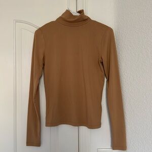 Women’s open back long sleeve shirt